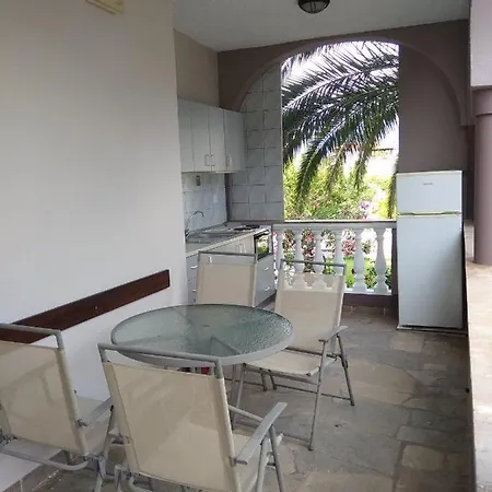 Grivas House * Вурвуру